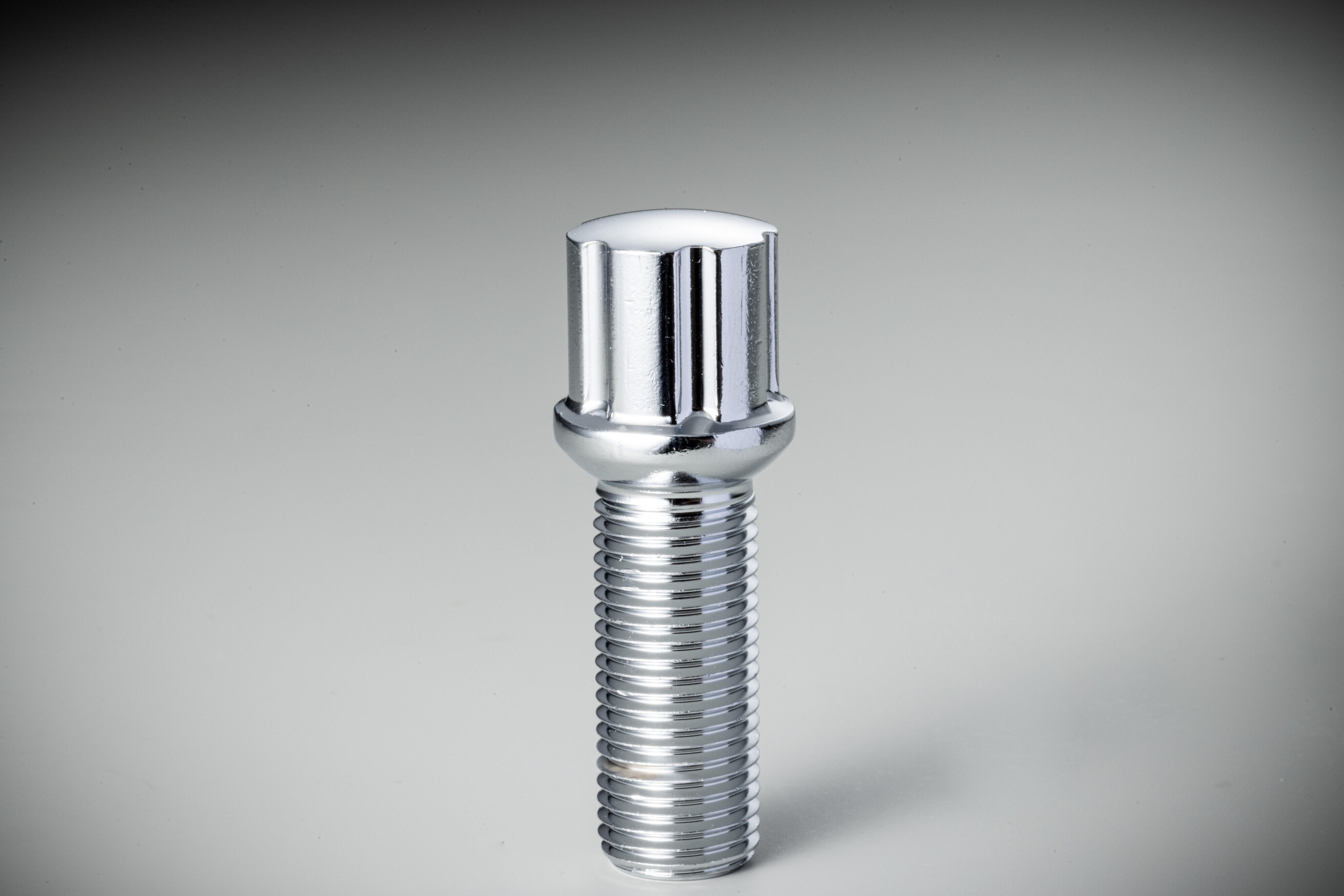 SPLINE BALL-SEAT WHEEL BOLT