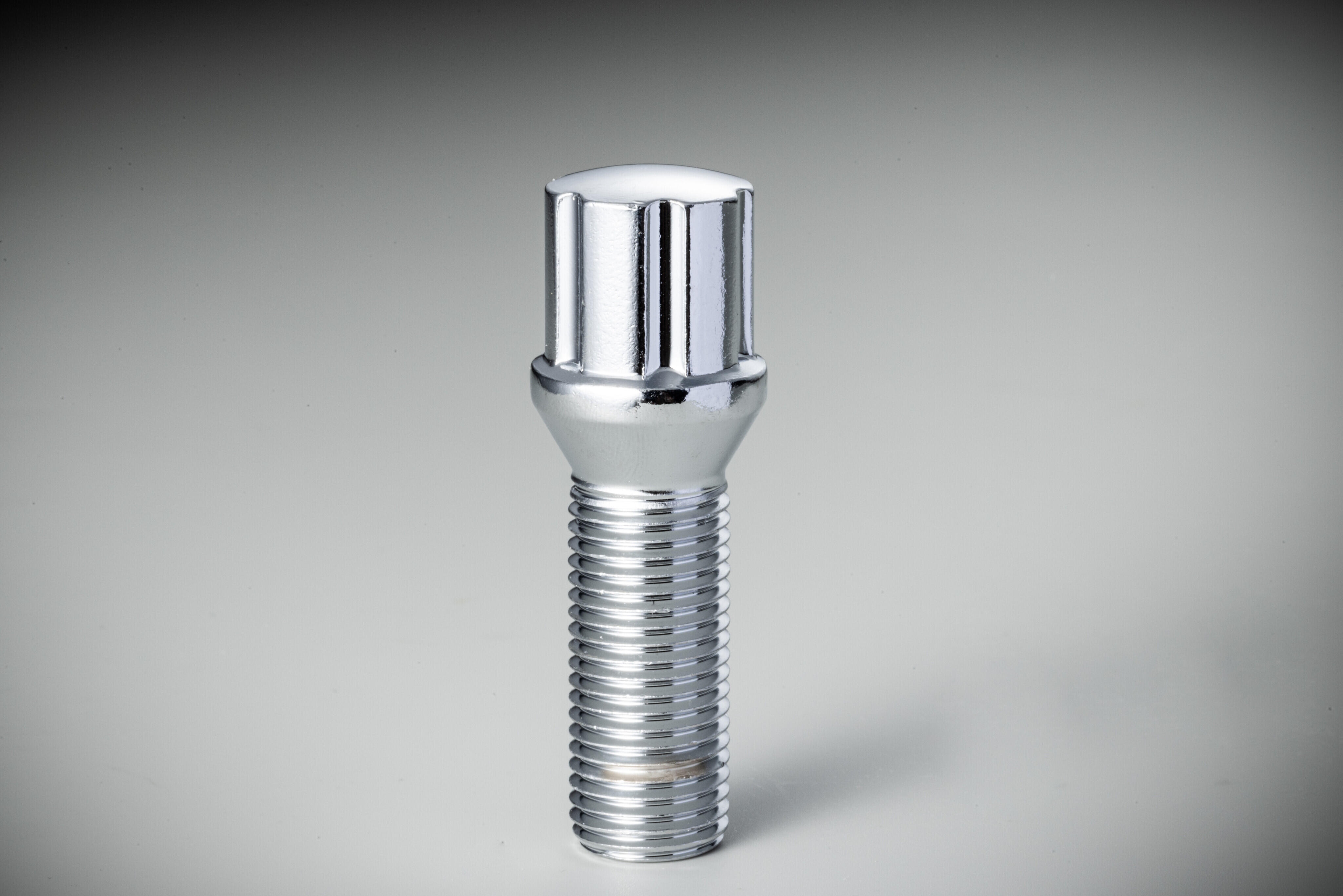 SPLINE CONICAL-SEAT WHEEL BOLT